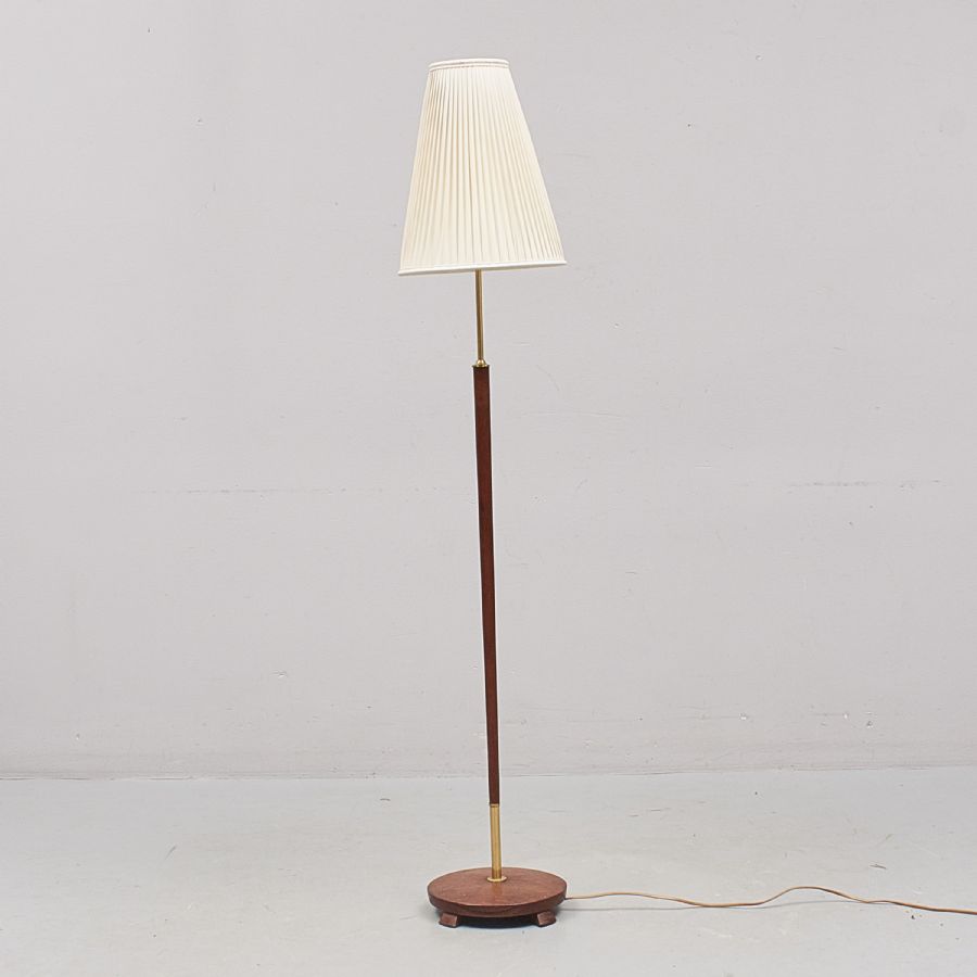 Golvlampa, teak, 1950 tal. Höjd: 155. Metropol Auktioner i Golvlampa, teak, 1950 tal. Höjd: 155. Metropol Auktioner i
